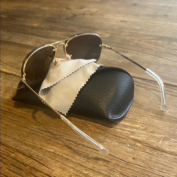 Ray-Ban Gold Aviator Sunglasses with Mirrored Lenses - Picture 7 of 7